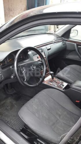 Mercedes E 270 2000, 195,366 km - 2.7 l - Bakı