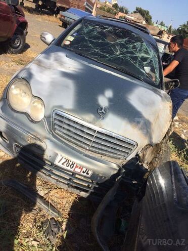 Mercedes C 240 2004, 200,000 km - 2.4 л - Yevlax