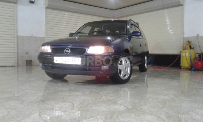 Opel Astra 1996, 345,689 km - 1.6 l - Qusar