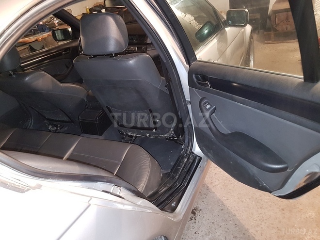 BMW 330 2003, 285,000 km - 3.0 l - Bakı