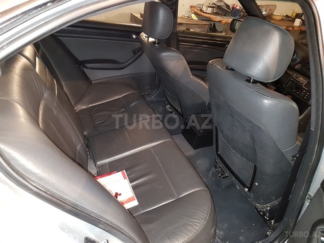 BMW 330 2003, 285,000 km - 3.0 l - Bakı
