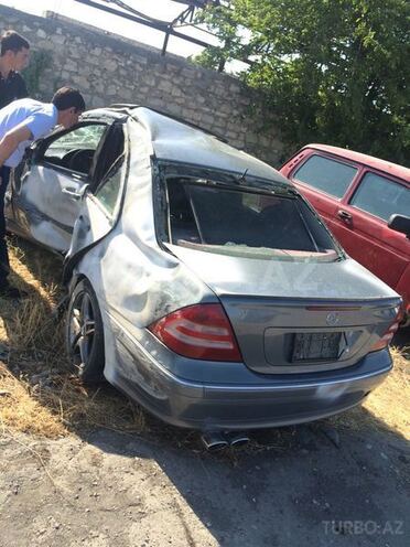 Mercedes C 240 2004, 200,000 km - 2.4 l - Yevlax