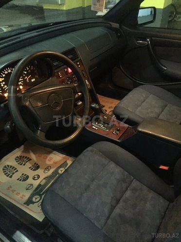 Mercedes C 220 1997, 236,478 km - 2.2 l - Bakı