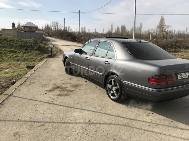 Mercedes E 240 1998, 382,000 km - 2.4 l - Xaçmaz