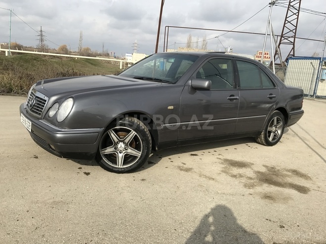 Mercedes E 240 1998, 382,000 km - 2.4 l - Xaçmaz