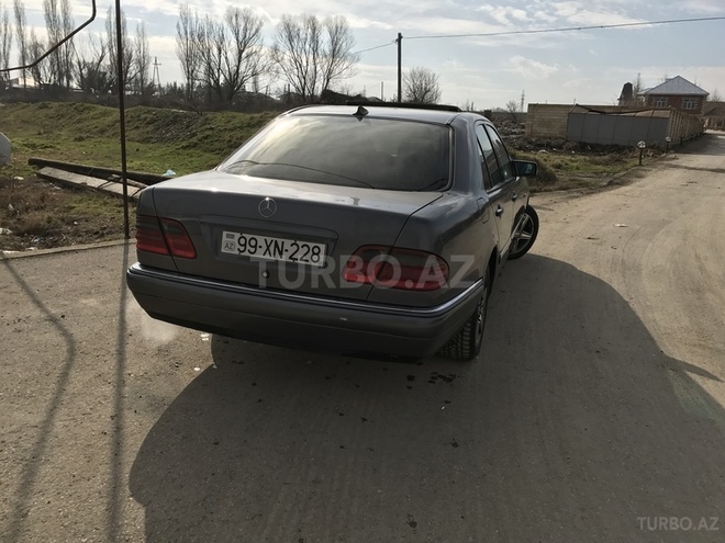 Mercedes E 240 1998, 382,000 km - 2.4 l - Xaçmaz