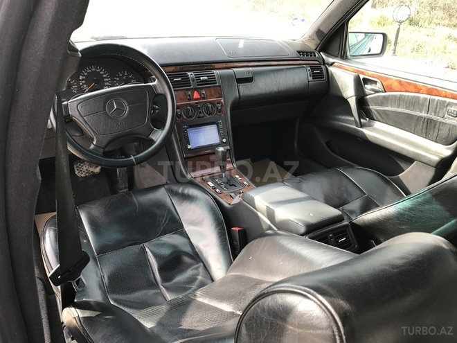Mercedes E 240 1998, 382,000 km - 2.4 l - Xaçmaz