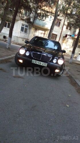 Mercedes E 220 2001, 310,000 km - 2.2 л - Xırdalan