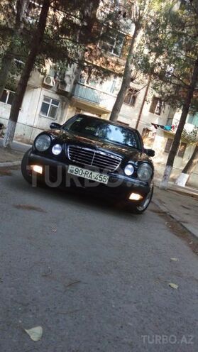 Mercedes E 220 2001, 310,000 km - 2.2 л - Xırdalan