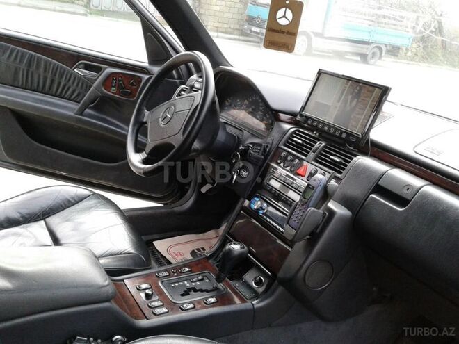 Mercedes E 230 1996, 259,000 km - 2.3 l - Bakı