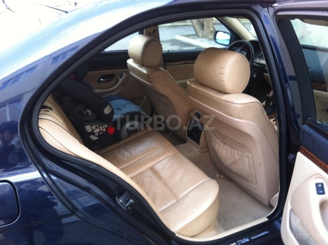 BMW 525 2001, 295,000 km - 2.5 l - Bakı