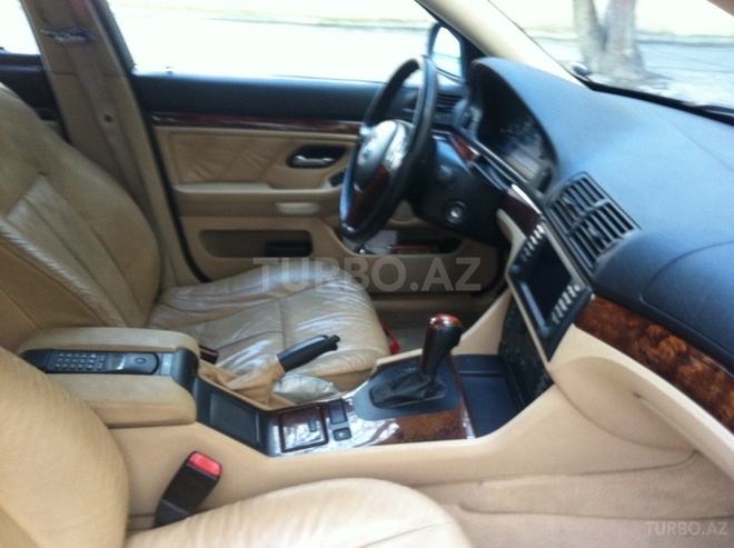 BMW 525 2001, 295,000 km - 2.5 l - Bakı