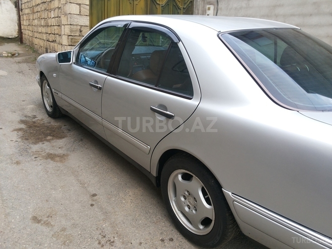 Mercedes E 240 1998, 228,000 km - 2.4 l - Bakı