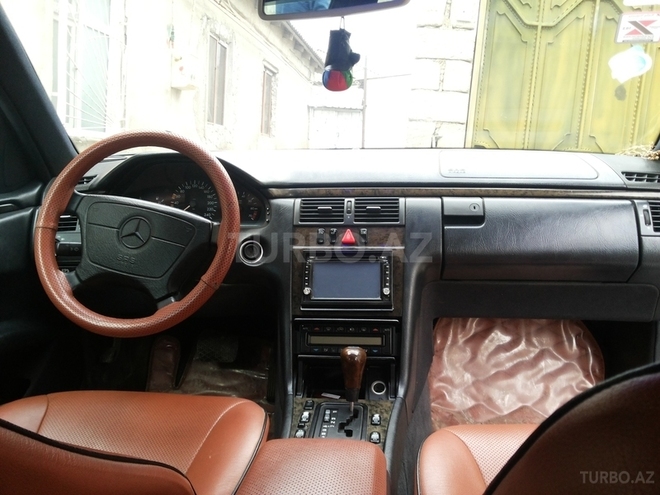 Mercedes E 240 1998, 228,000 km - 2.4 l - Bakı