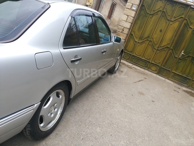 Mercedes E 240 1998, 228,000 km - 2.4 l - Bakı
