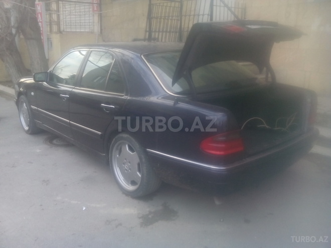 Mercedes E 320 1997, 150,000 km - 3.2 l - Bakı