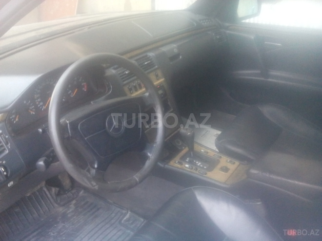 Mercedes E 320 1997, 150,000 km - 3.2 l - Bakı