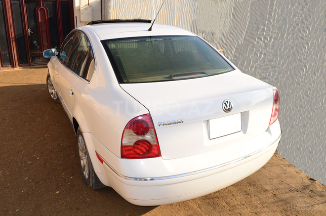 Volkswagen Passat 2001, 230,548 km - 1.8 l - Salyan