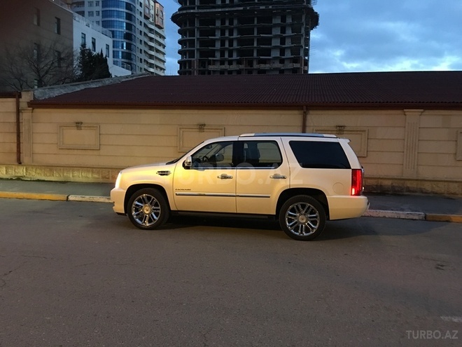 Cadillac Escalade 2011, 43,000 km - 6.2 l - Bakı