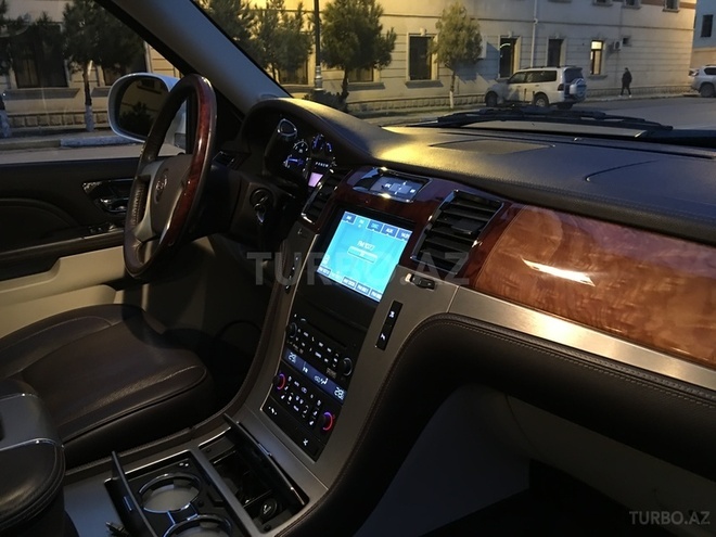 Cadillac Escalade 2011, 43,000 km - 6.2 l - Bakı