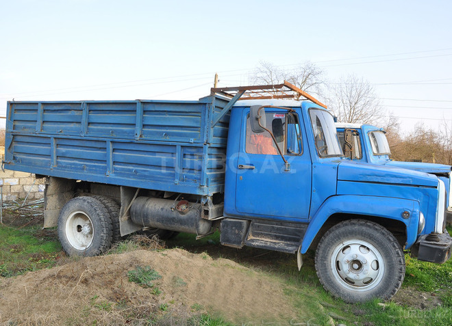 GAZ  2000, 200,000 km - 4.7 l - Salyan