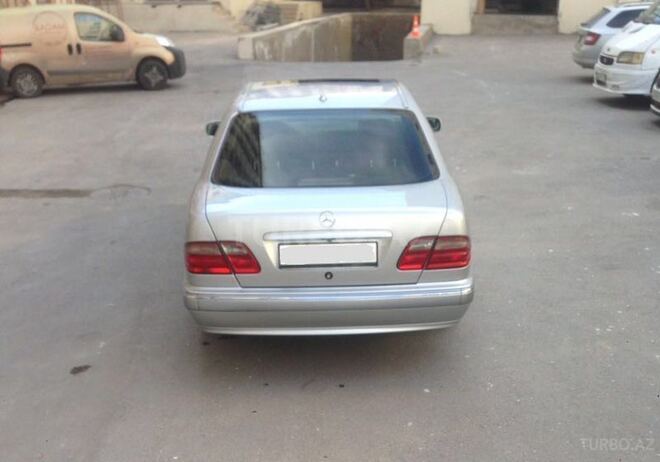 Mercedes E 240 2000, 205,000 km - 2.6 l - Bakı