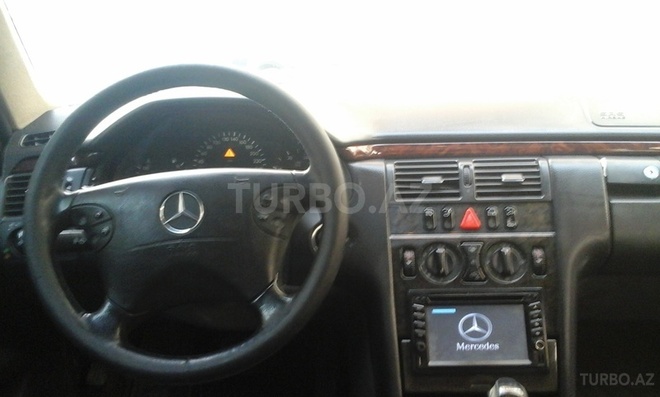 Mercedes E 220 2001, 340,000 km - 2.2 l - Sumqayıt