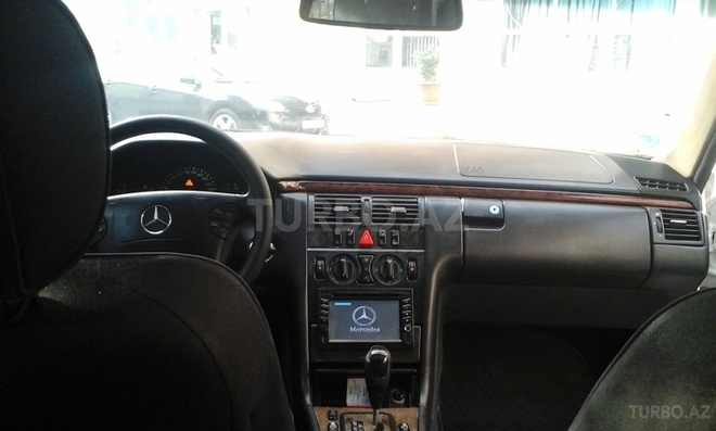 Mercedes E 220 2001, 340,000 km - 2.2 l - Sumqayıt