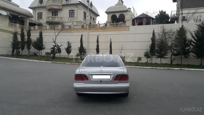Mercedes E 270 2000, 283,000 km - 2.7 l - Bakı