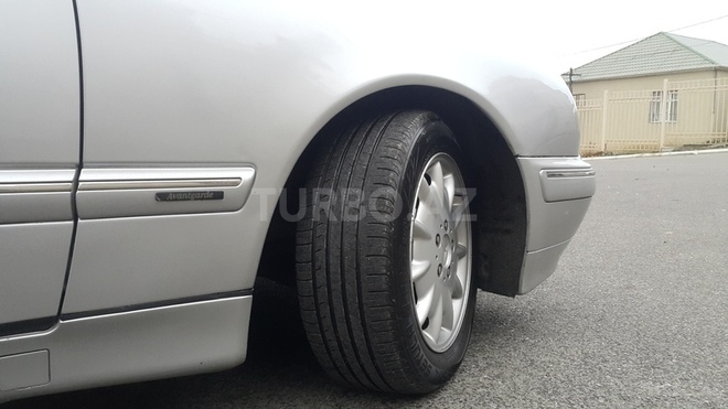 Mercedes E 270 2000, 283,000 km - 2.7 l - Bakı