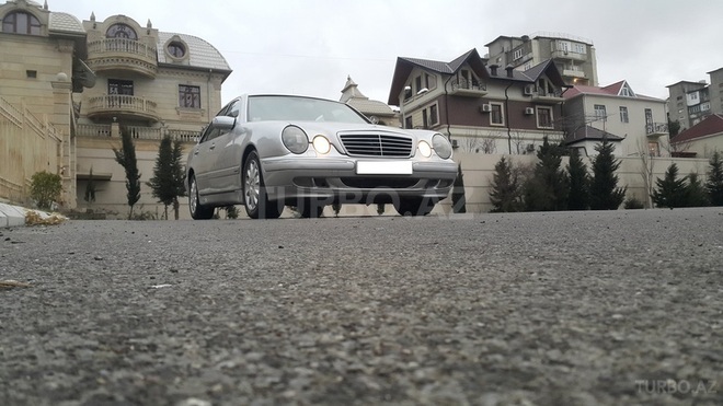 Mercedes E 270 2000, 283,000 km - 2.7 l - Bakı
