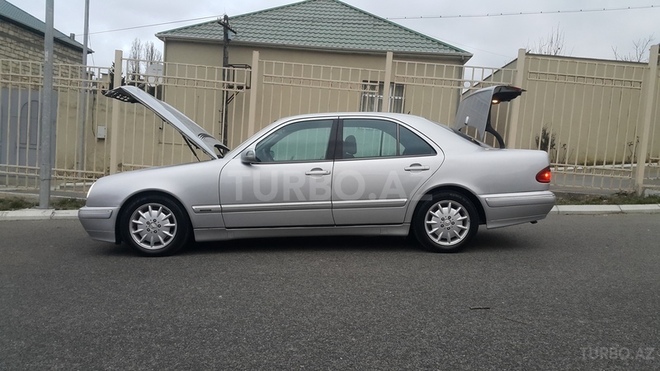 Mercedes E 270 2000, 283,000 km - 2.7 l - Bakı