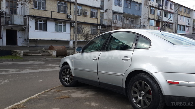 Volkswagen Passat 2002, 225,600 km - 1.8 л - Bakı