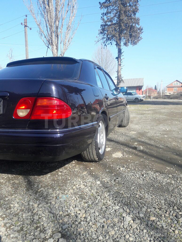 Mercedes E 240 1997, 19,094 km - 2.6 l - Lənkəran