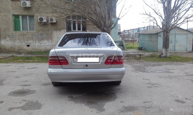 Mercedes E 240 2000, 201,000 km - 2.4 l - Bakı