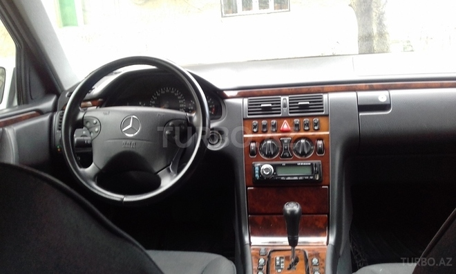 Mercedes E 240 2000, 201,000 km - 2.4 l - Bakı