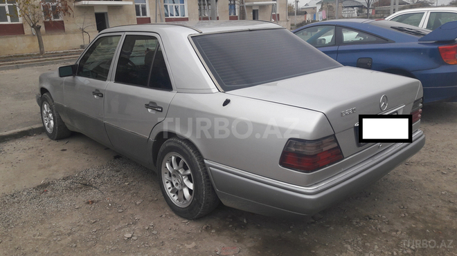 Mercedes E 220 1994, 393,000 km - 2.2 л - Sumqayıt
