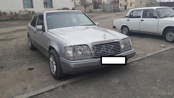 Mercedes E 220 1994, 393,000 km - 2.2 л - Sumqayıt