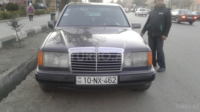 Mercedes E 200 1993, 378,000 km - 2.0 l - Saatlı