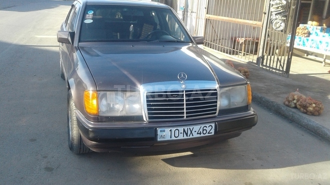 Mercedes E 200 1993, 378,000 km - 2.0 l - Saatlı