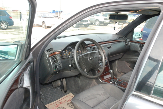 Mercedes E 230 1996, 1,960,000 km - 2.3 l - Bakı
