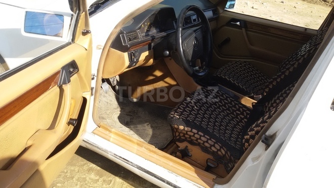 Mercedes E 200 1993, 380,000 km - 2.0 l - Bakı