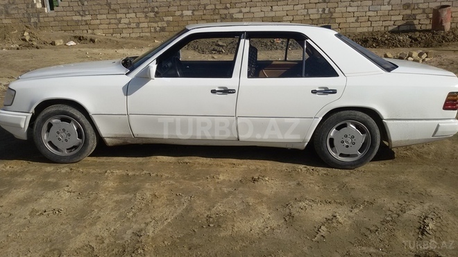 Mercedes E 200 1993, 380,000 km - 2.0 l - Bakı