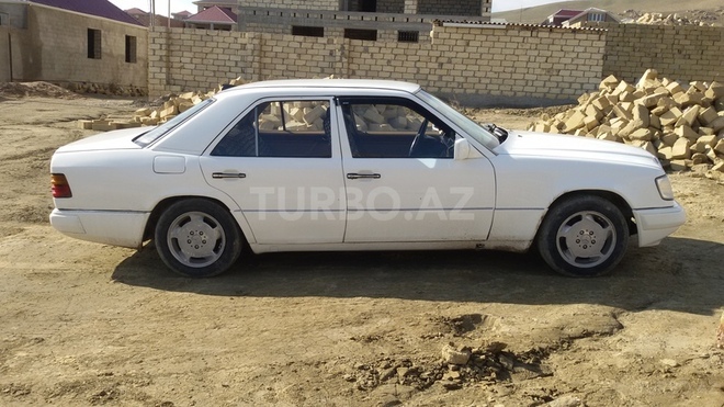 Mercedes E 200 1993, 380,000 km - 2.0 l - Bakı