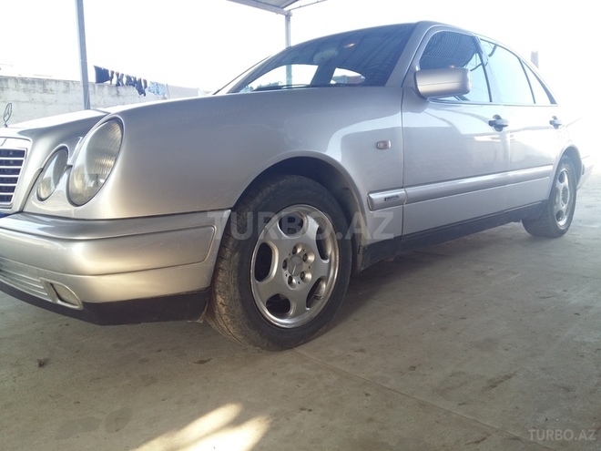 Mercedes E 240 1997, 287,000 km - 0.3 l - Neftçala