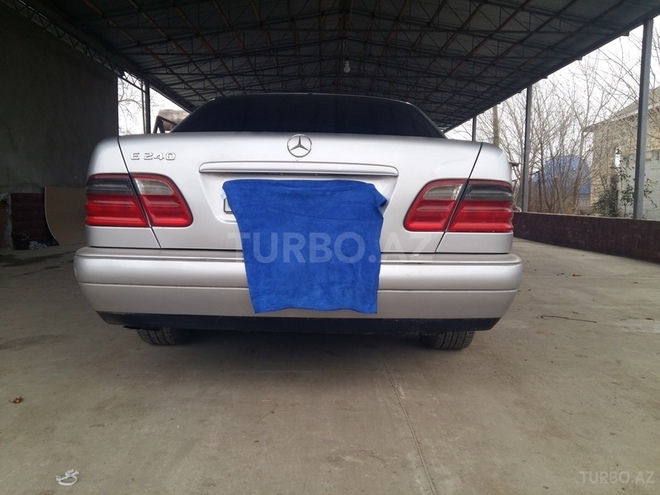 Mercedes E 240 1997, 287,000 km - 0.3 l - Neftçala