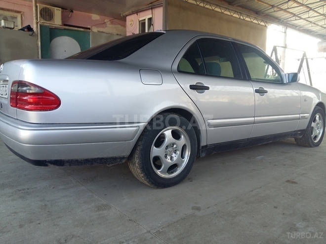 Mercedes E 240 1997, 287,000 km - 0.3 l - Neftçala