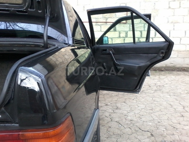 Mercedes 190 1992, 38 km - 1.8 l - Ucar