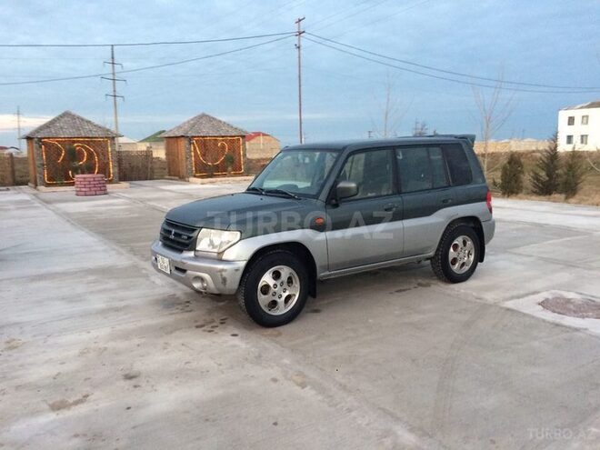Mitsubishi Pajero io 2001, 290,000 km - 2.0 l - Bakı