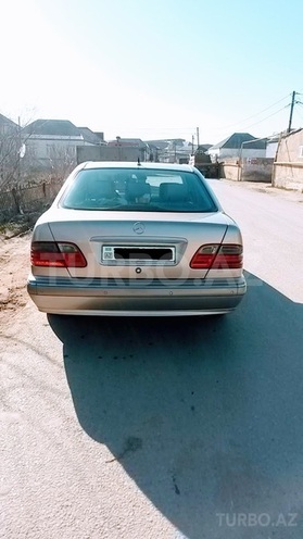 Mercedes E 270 2001, 215,000 km - 2.7 л - Bakı
